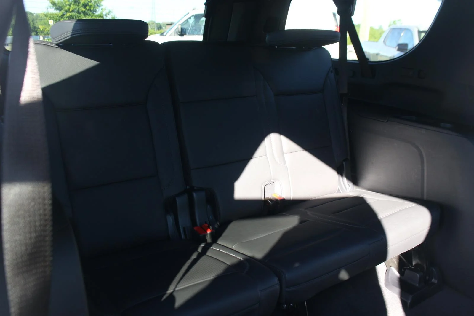Used 2025 Summit White GMC Denali image 37