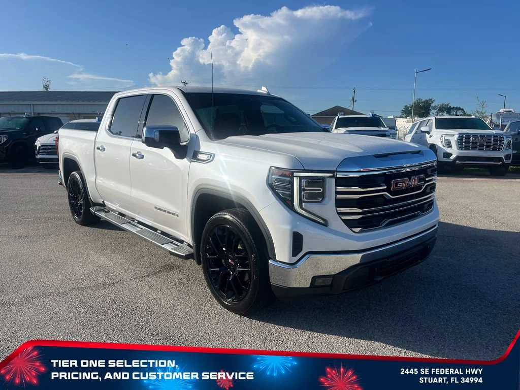 Used 2023 White Frost Tricoat GMC SLT image 3