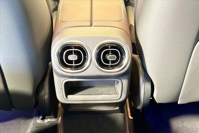 New 2026 MANUFAKTUR Moonlight White Metallic Mercedes-Benz GLC 300 image 53
