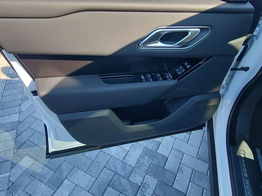 New 2026 Fuji White Land Rover Dynamic SE image 23