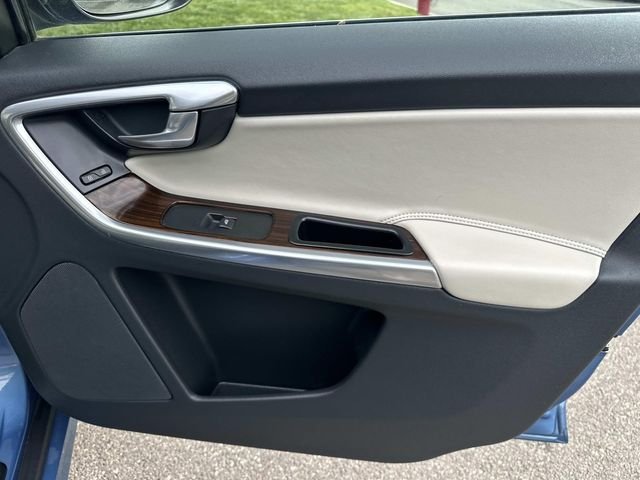 Used 2015 Blue Volvo T6 image 13