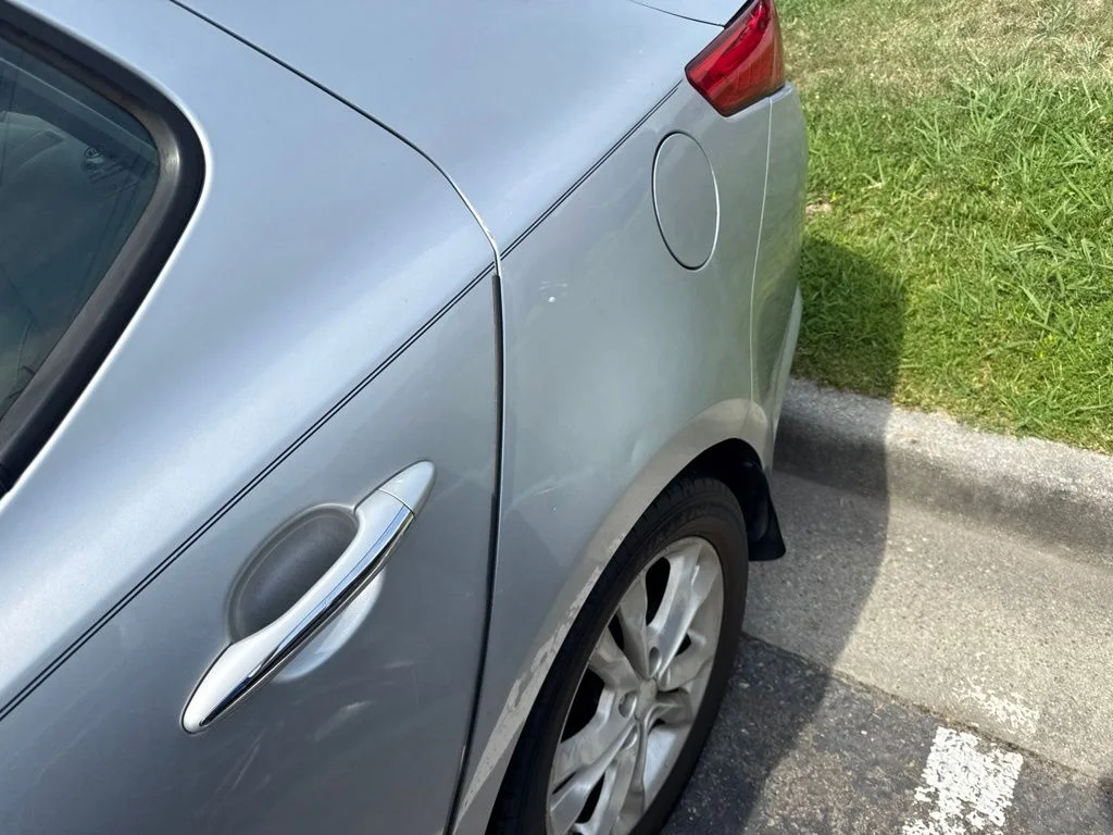 Used 2012 Silver Kia EX image 4