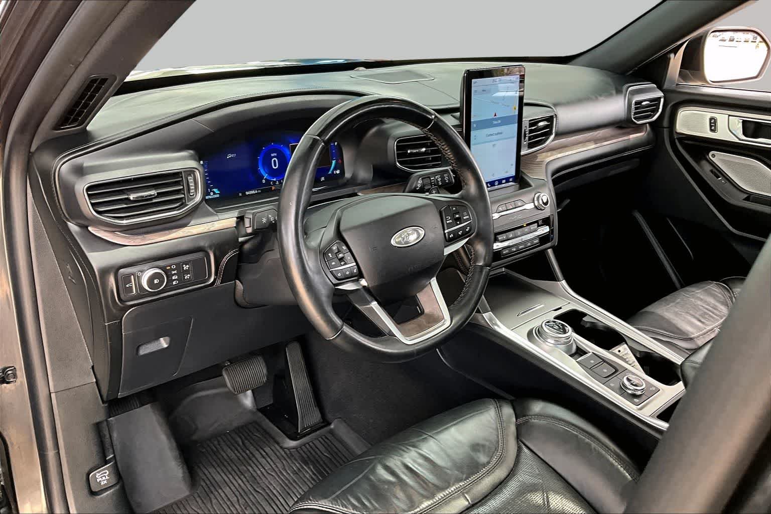 Used 2020 Magnetic Ford Platinum image 18