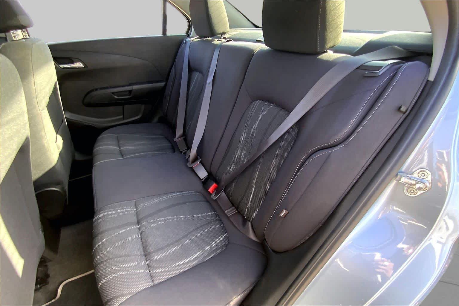 Used 2018 Arctic Blue Metallic Chevrolet LT image 21
