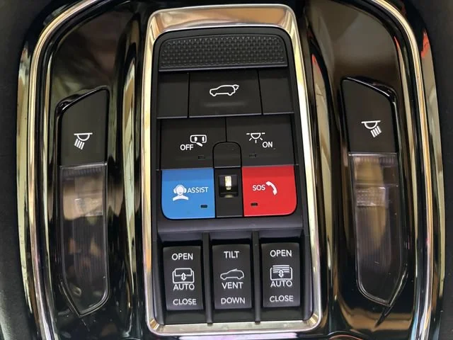 Used 2023 Black Jeep Summit Reserve 4x4 image 22