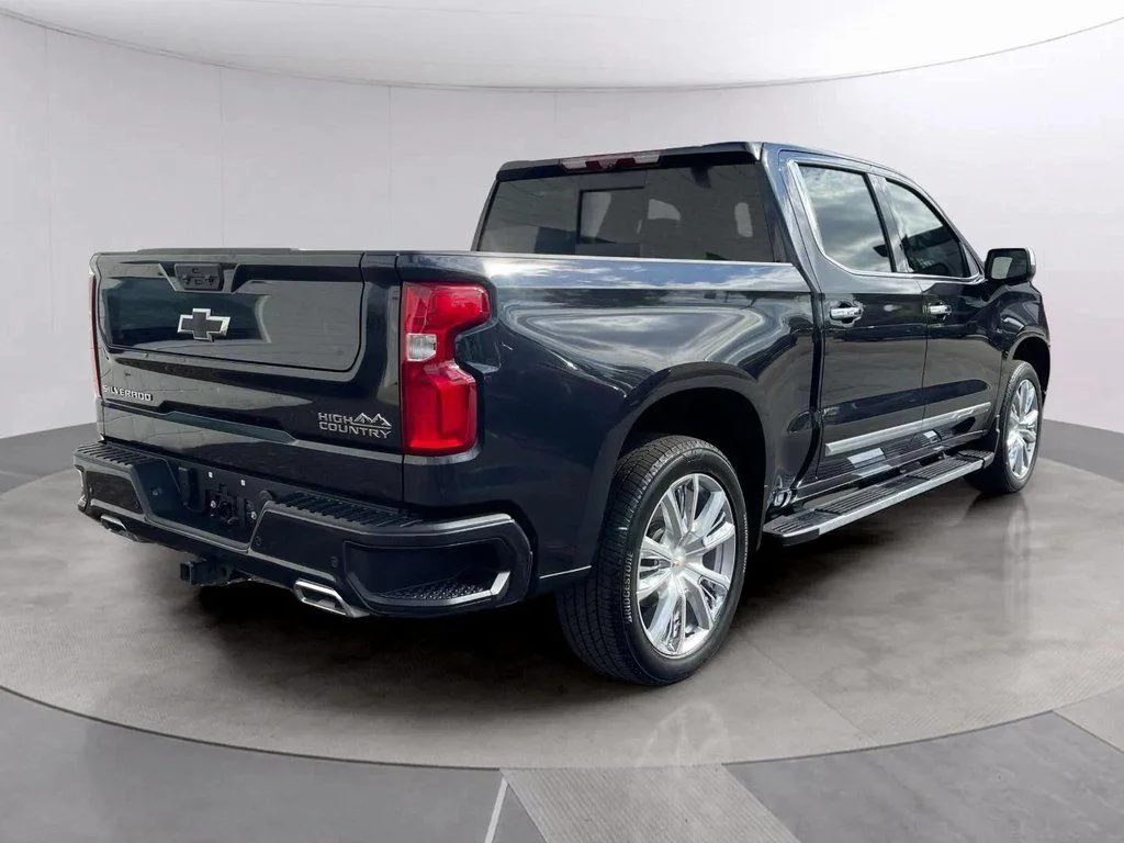 Used 2022 Dark Ash Metallic Chevrolet High Country image 5