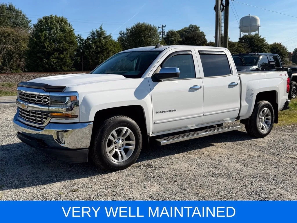Used 2018 SUMMIT WHITE Chevrolet LT image 3