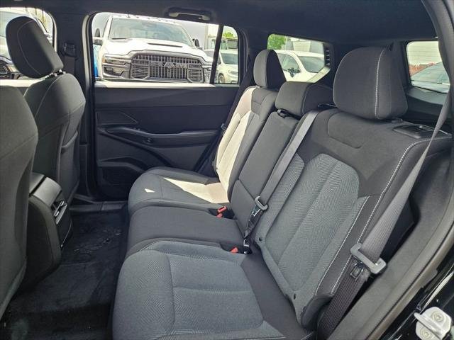 New 2026 Diamond Black Crystal Pearl-Coat Exterior Paint Jeep Laredo image 14