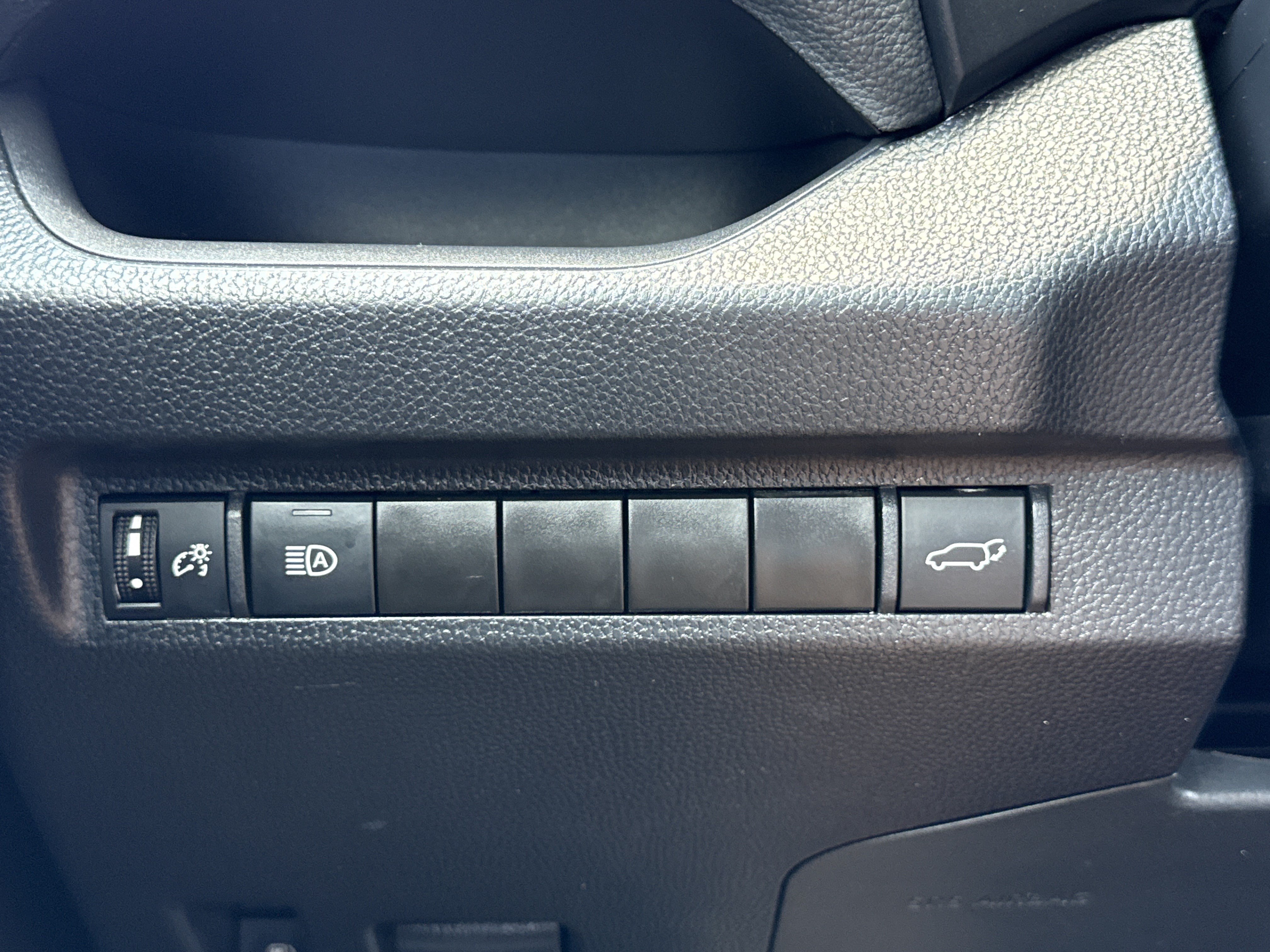 2023 Toyota RAV4 XLE - Photo 19