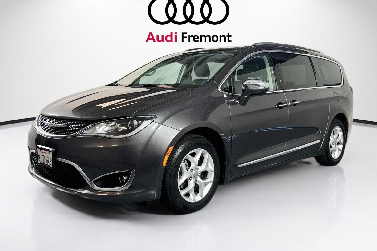 Used 2020 Granite Crystal Metallic Clearcoat Chrysler Limited image 3