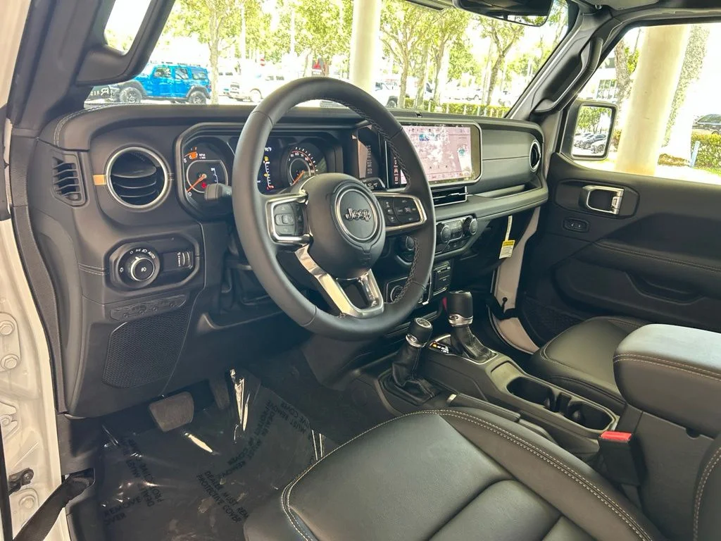 Used 2025 White Jeep Sahara image 7