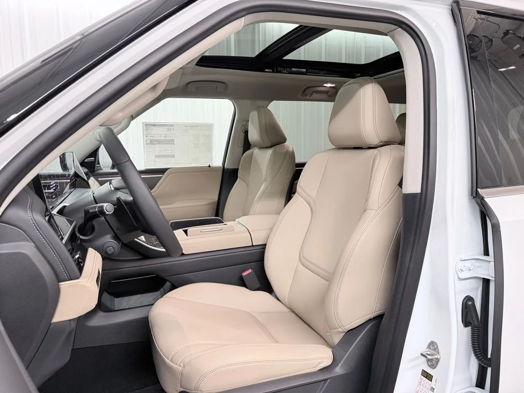 Certified Used 2026 White INFINITI PURE image 12