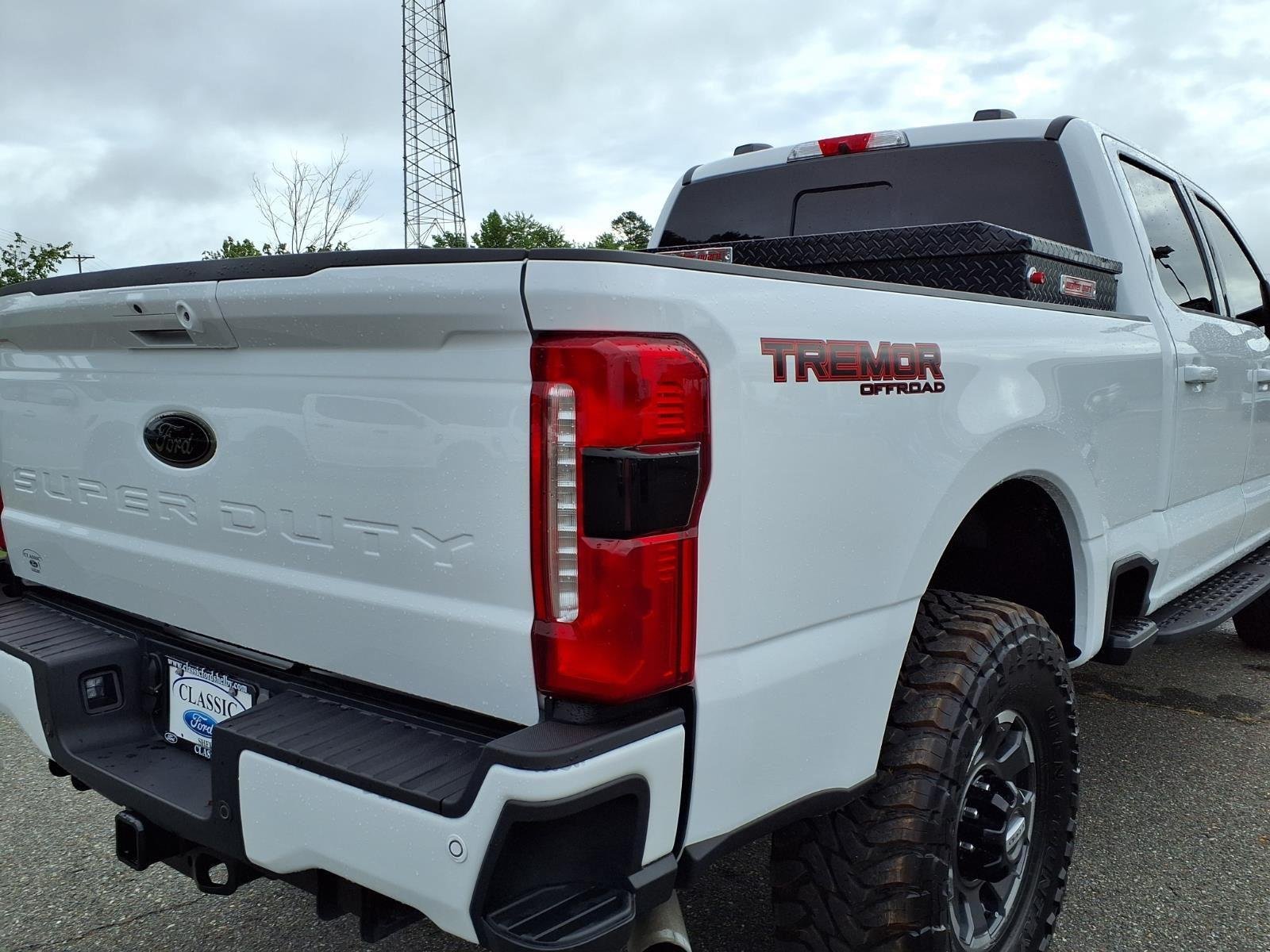 Used 2024 Oxford White Ford XLT image 18
