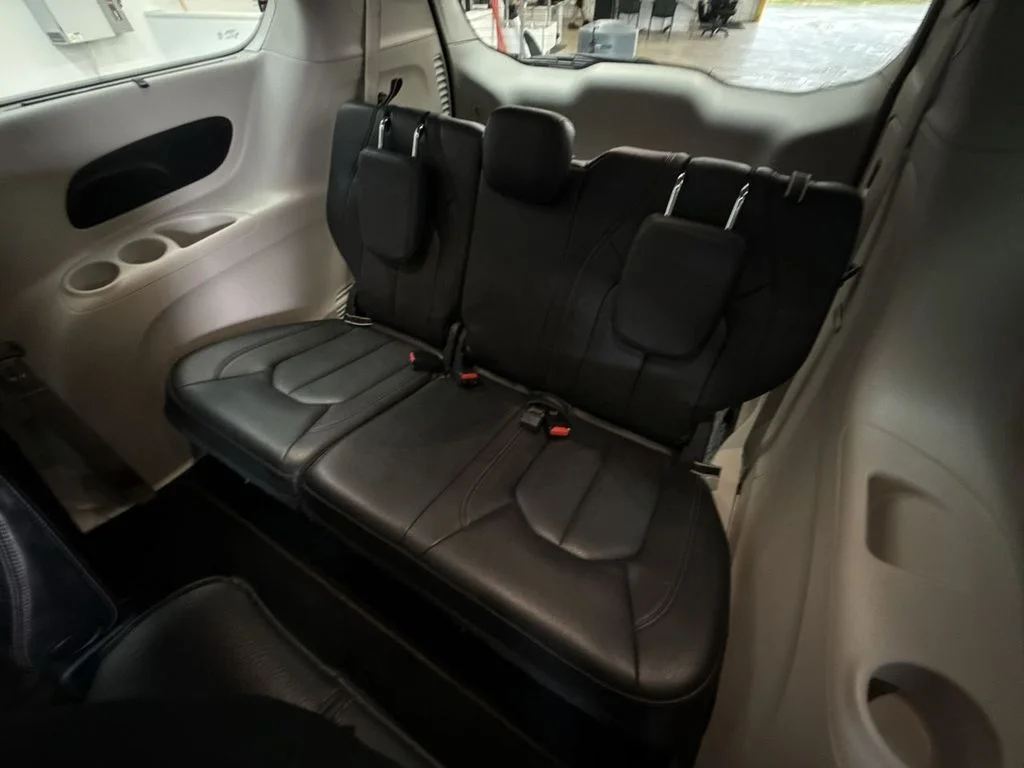 Used 2020 Crystal Metallic Chrysler Touring L image 20