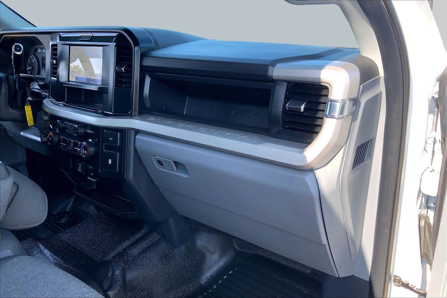 Used 2025 White Ford XL image 19