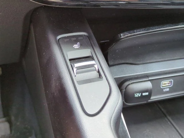 Certified Used 2025 White Kia S image 23