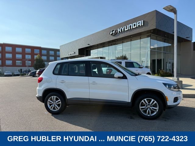 Used 2012 White Volkswagen S image 1
