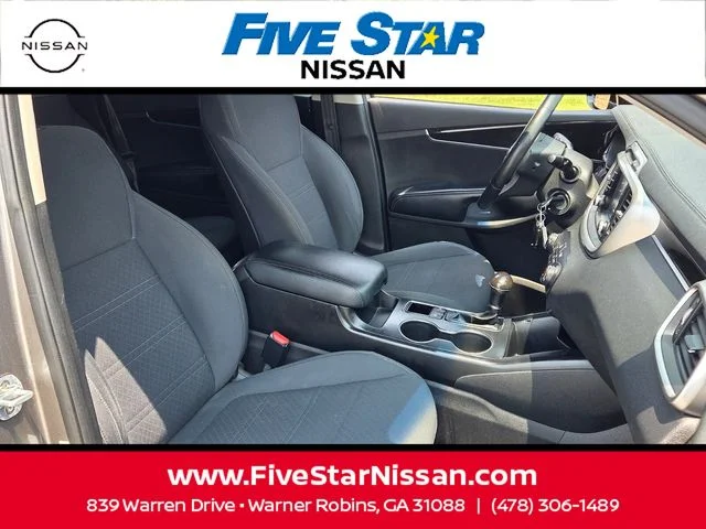 Used 2018 Silver Kia LX image 17