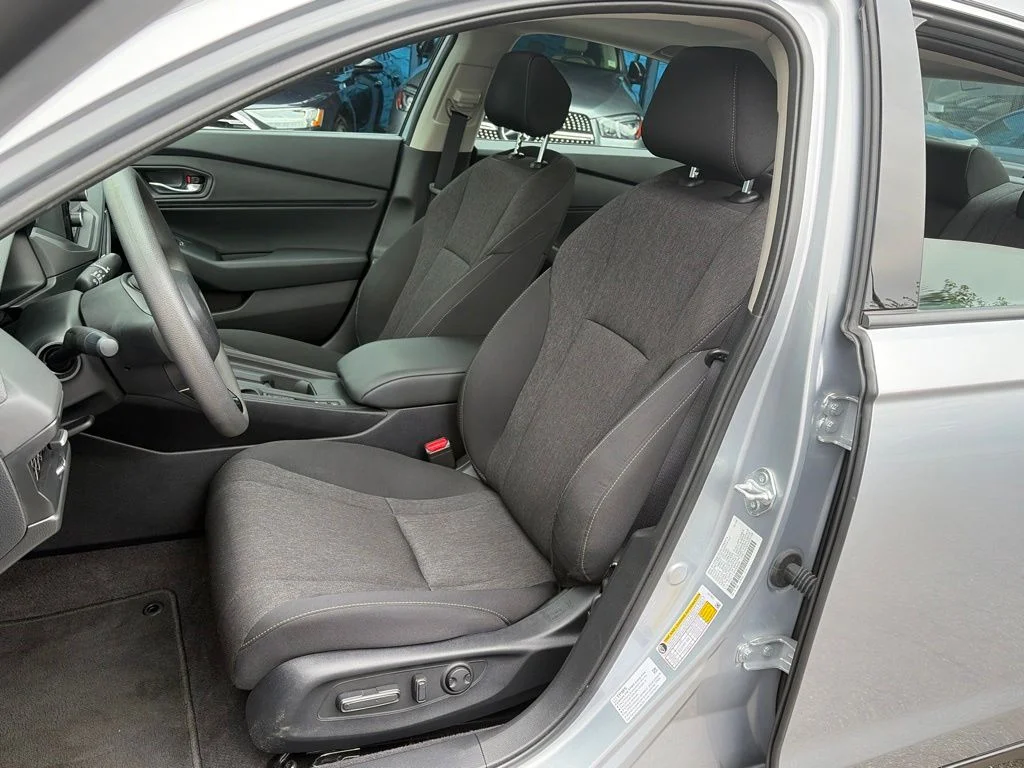 Certified Used 2024 Solar Silver Metallic Honda EX image 6
