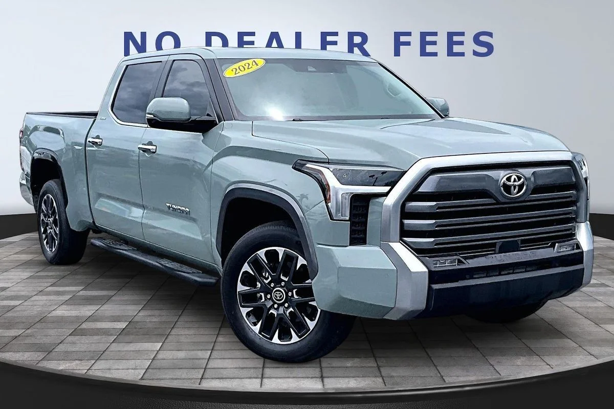Used 2024 Gray Toyota Limited image 3