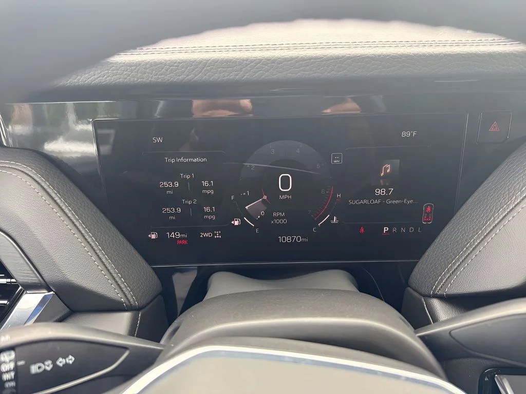 Used 2025 Silver GMC Denali image 24