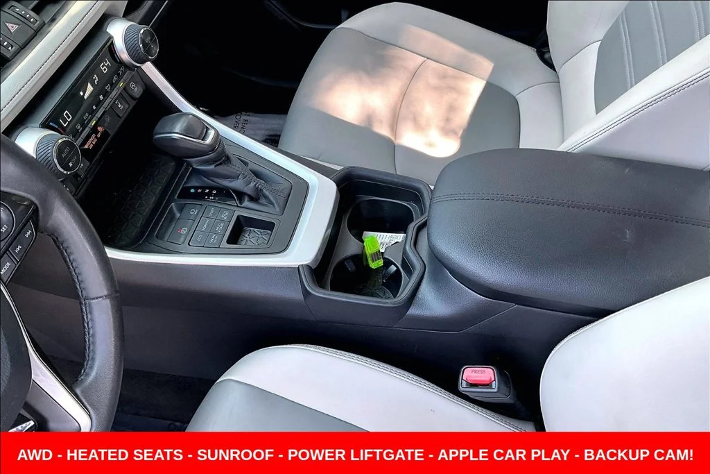 Used 2021 Silver Toyota XLE Premium image 22