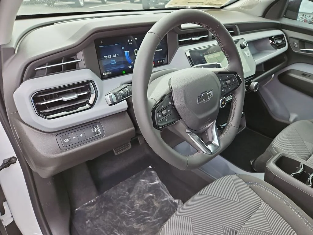 New 2027 Summit White Chevrolet LT image 2