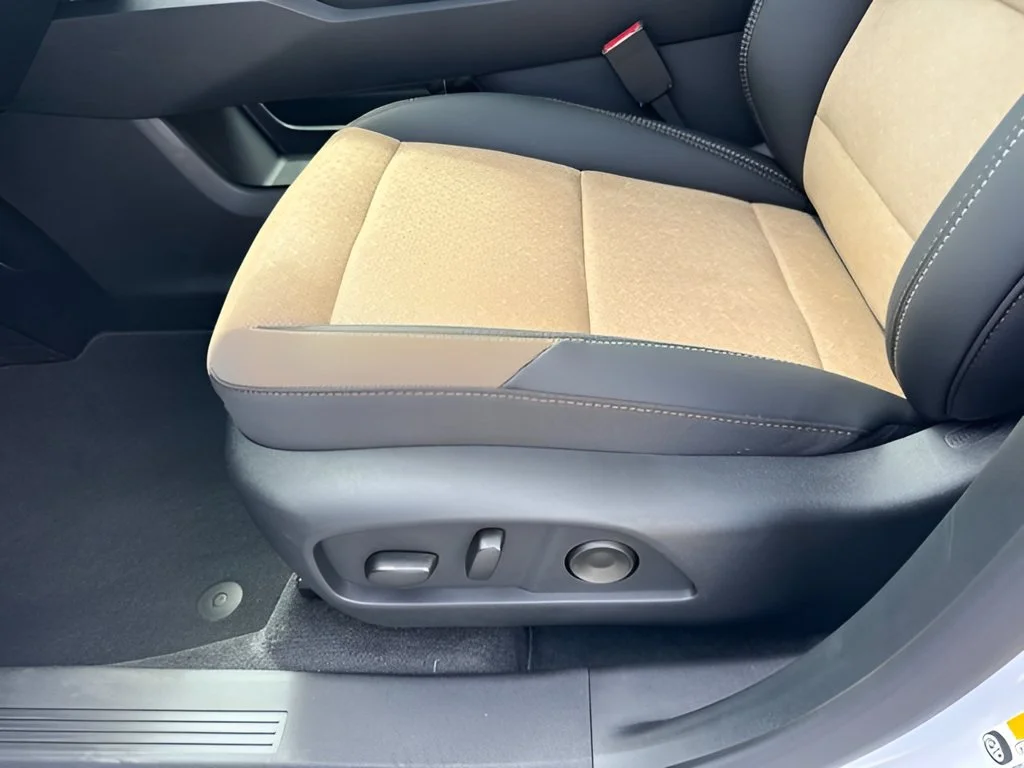 New 2027 Polar White Tricoat Chevrolet ACTIV image 13
