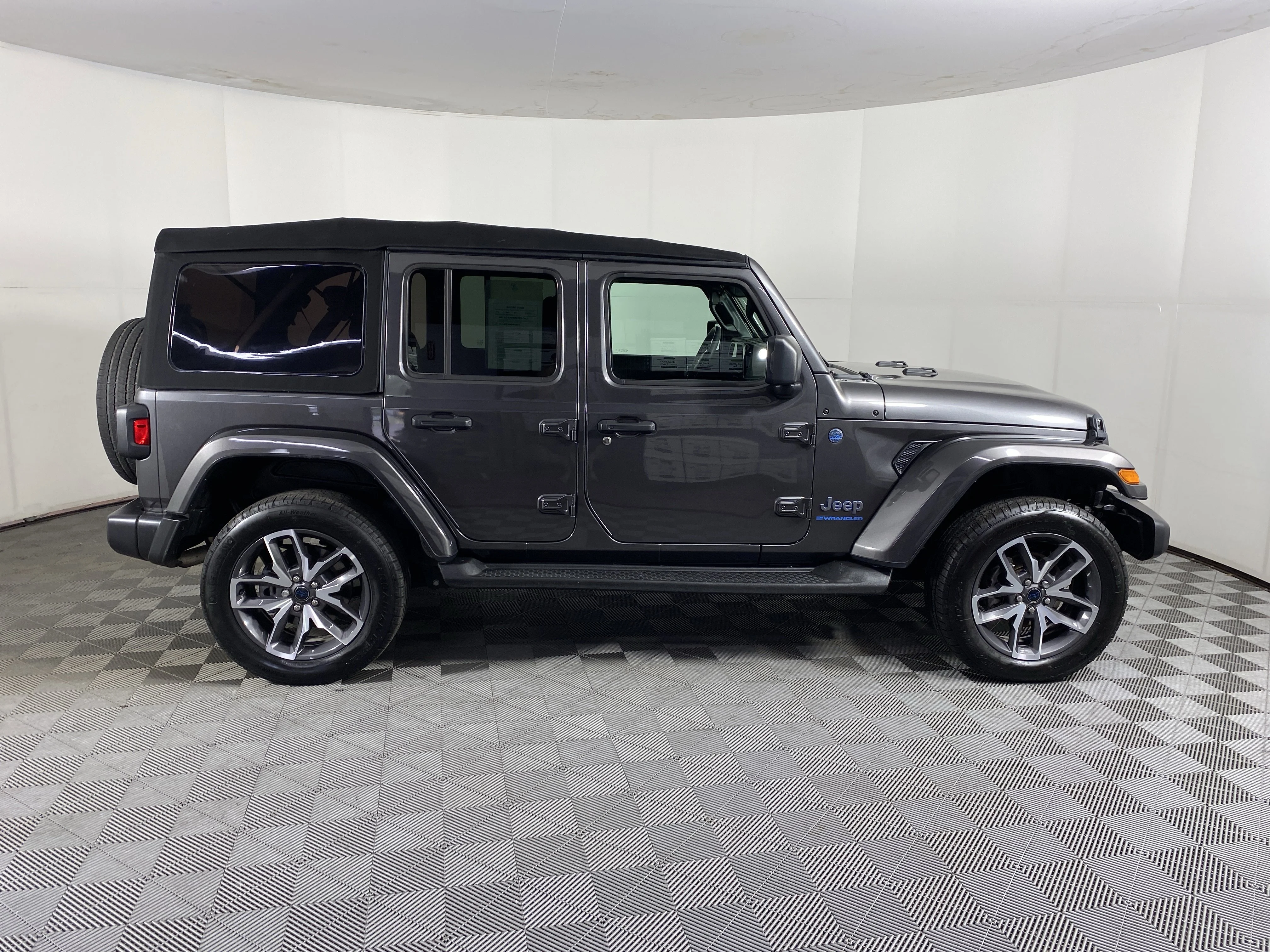 Used 2024 Granite Crystal Metallic Clearcoat Jeep Sport S image 6