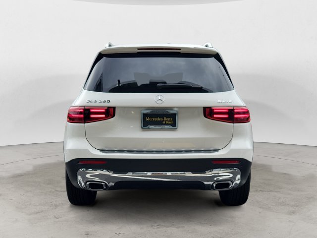Used 2025 White Mercedes-Benz GLB 250 image 4