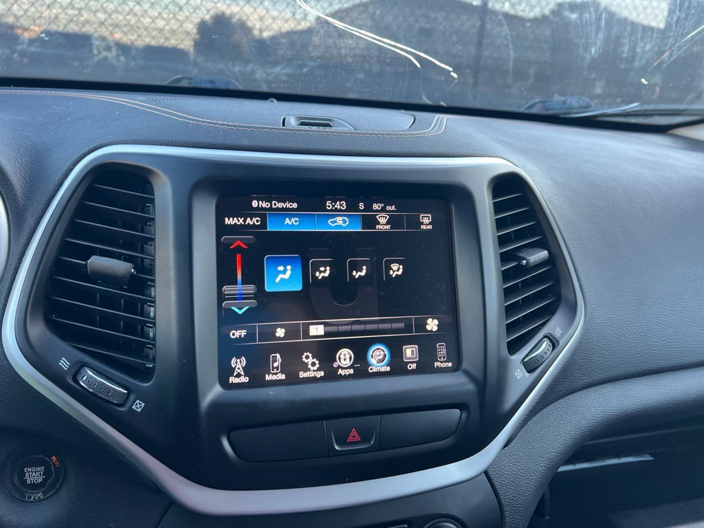 Used 2018 Black Jeep Latitude Plus image 6