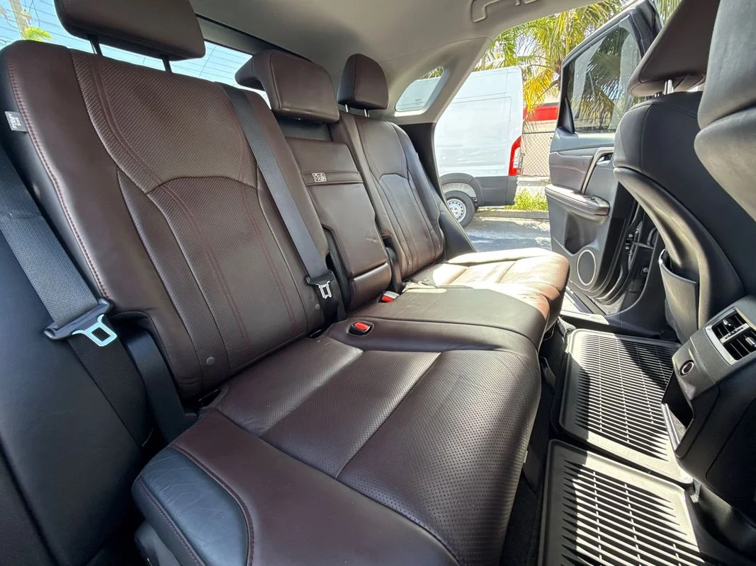 Used 2017  Lexus  image 17