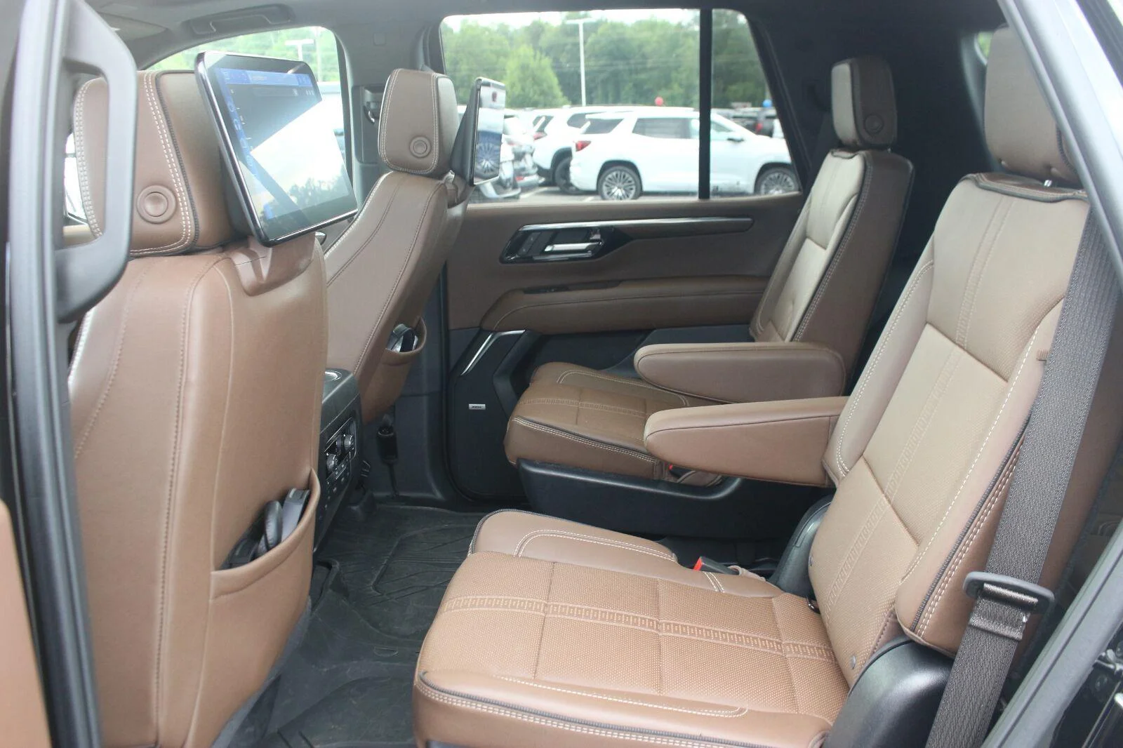Used 2025 Black Chevrolet High Country image 33