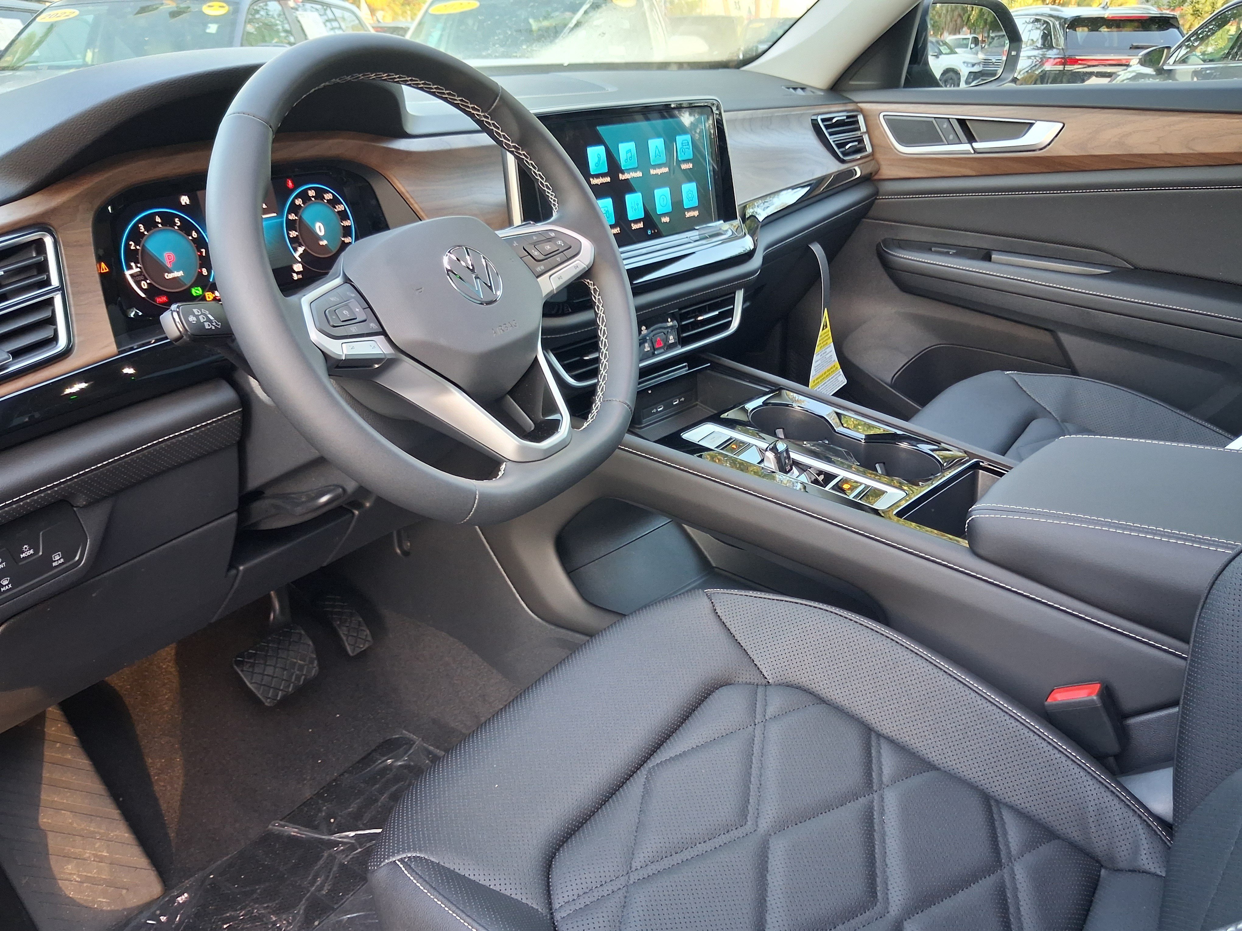 New 2026 Black Volkswagen 2.0T SE w/Technology image 7