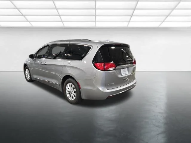 Used 2017 Silver Chrysler Touring L image 6