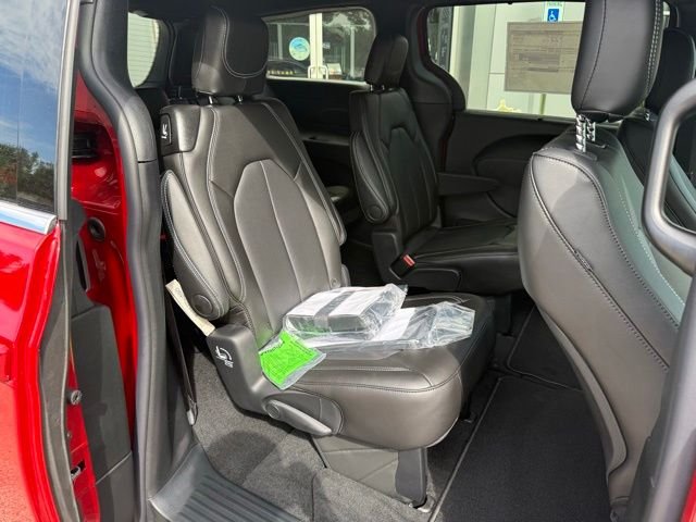 New 2027 Red Hot Pearl-Coat Exterior Paint Chrysler Select image 25