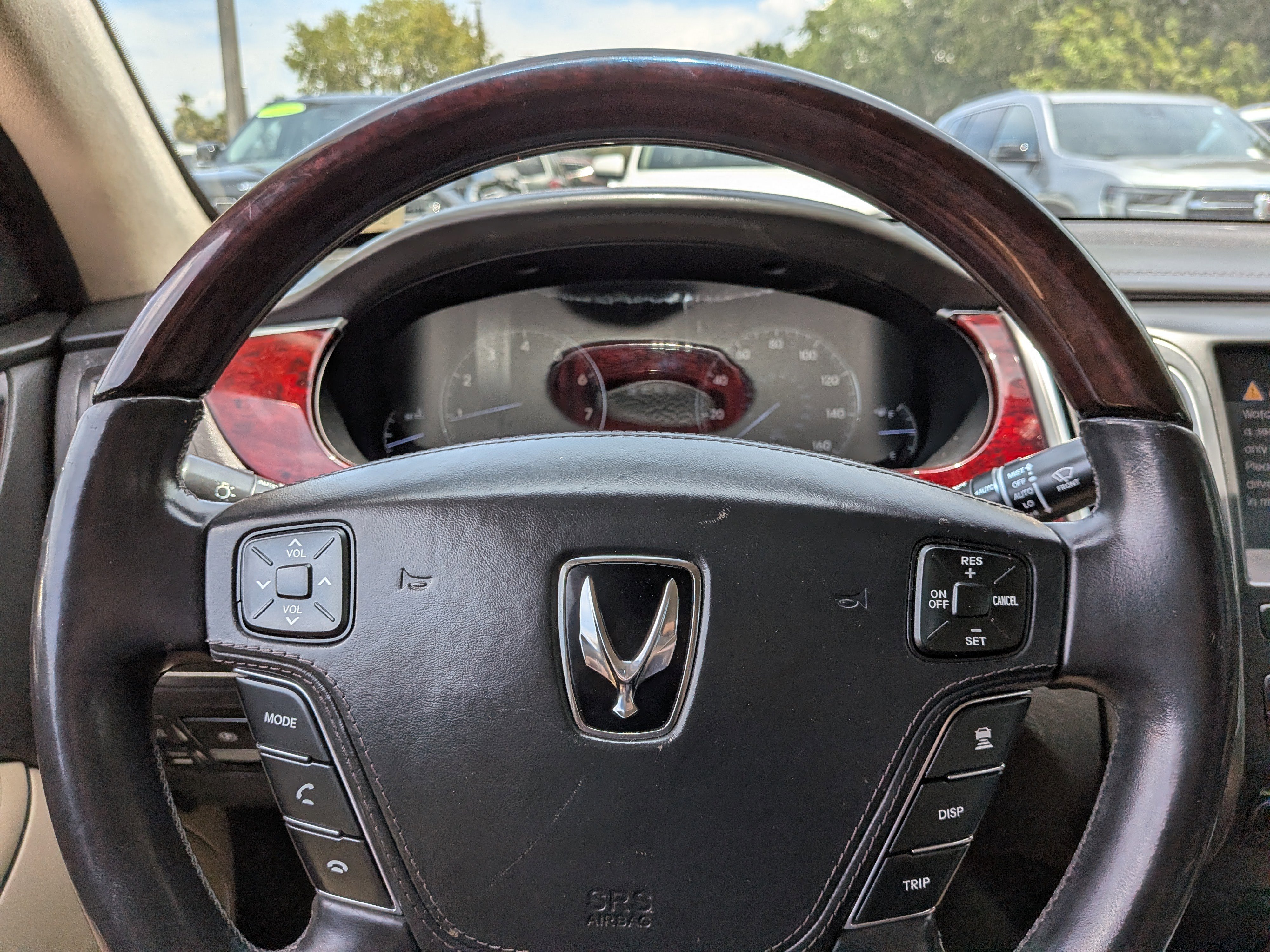 Used 2012 White Satin Pearl Hyundai Signature image 27