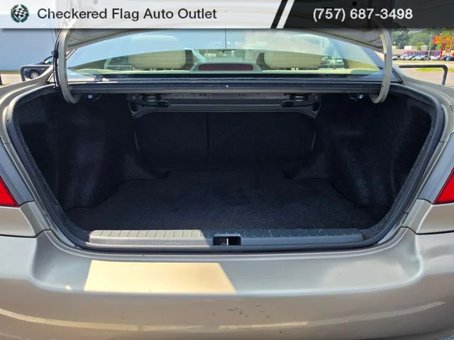 Used 2005 Desert Sand Mica Toyota LE image 14
