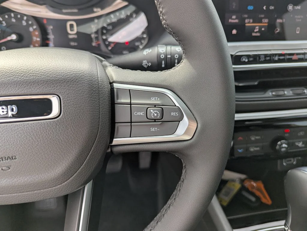 New 2026 Red Hot Pearlcoat Jeep Latitude image 23