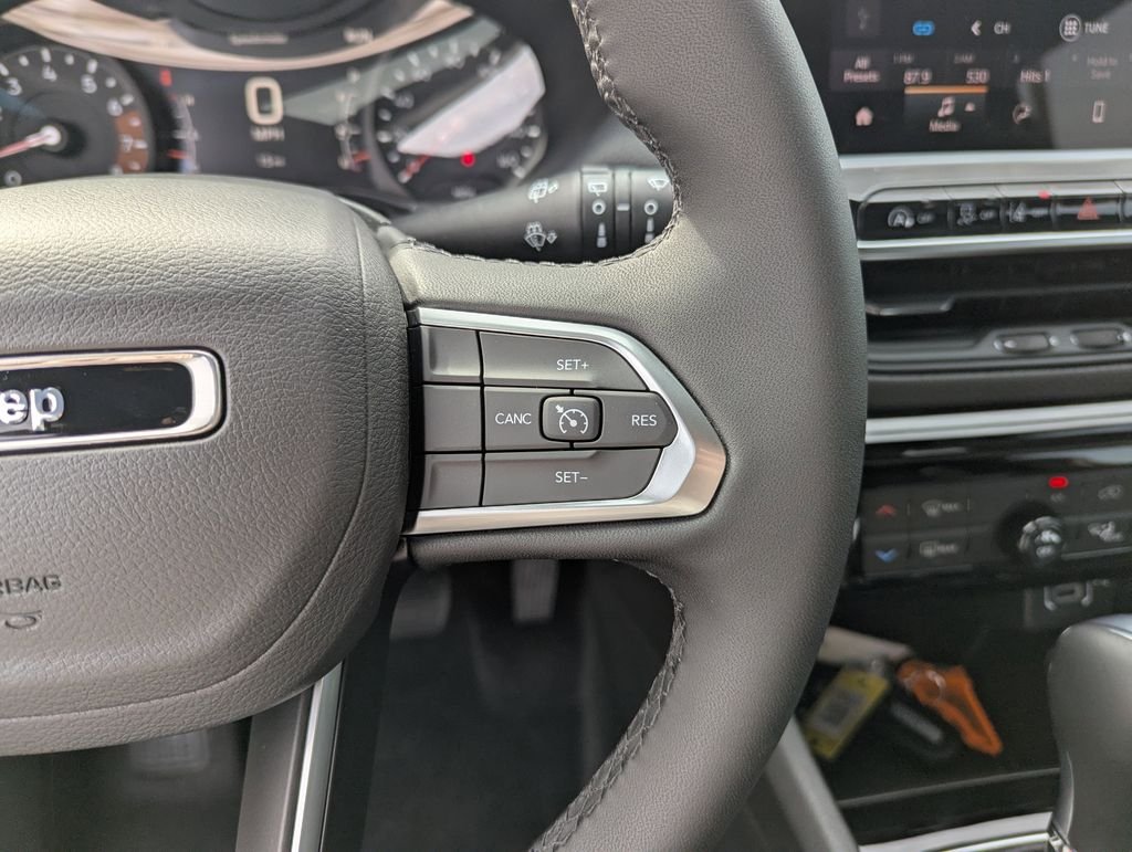New 2026 Red Hot Pearlcoat Jeep Latitude image 23