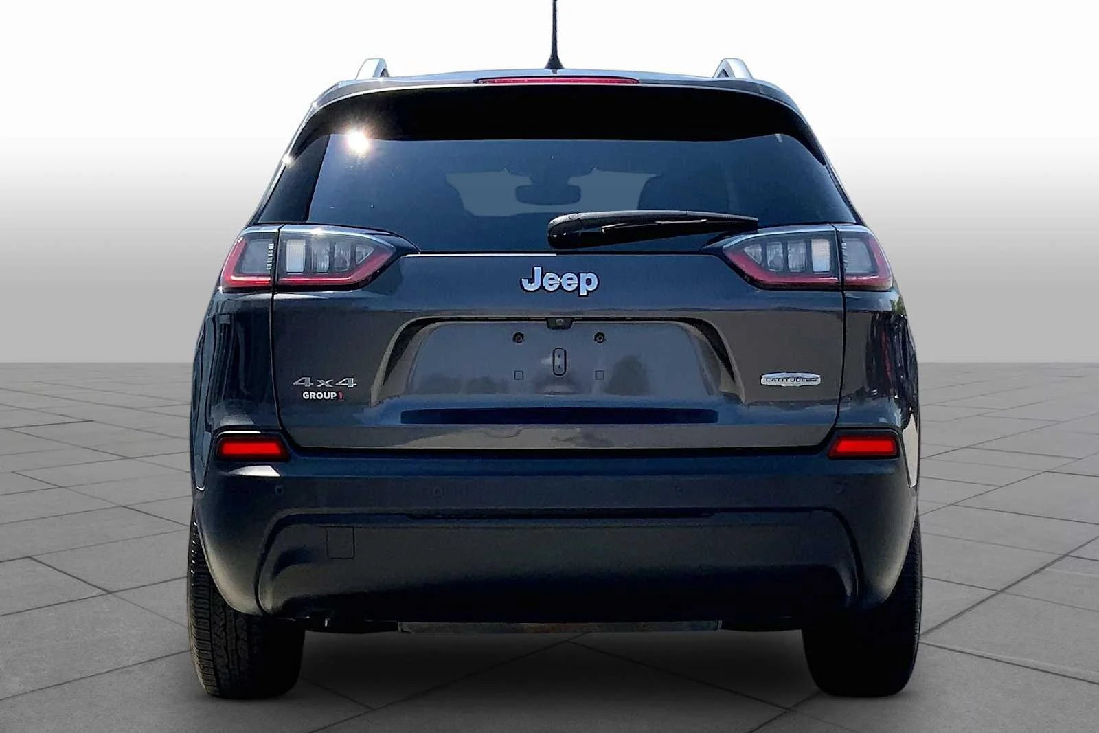 Used 2020 Granite Crystal Metallic Clearcoat Jeep Latitude Plus image 5
