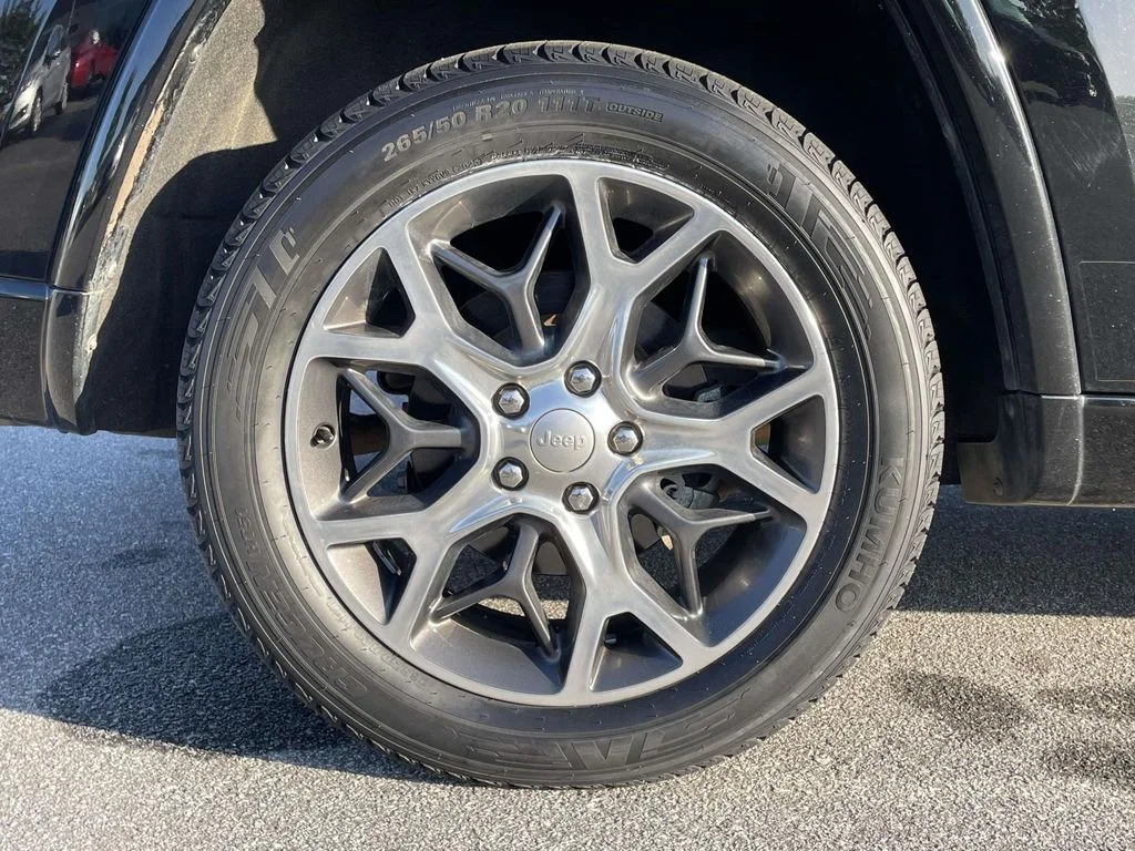 Used 2020 Diamond Black Crystal Pearlcoat Jeep Overland image 32