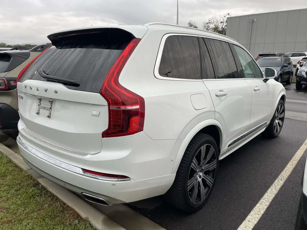 Used 2021 Crystal White Metallic Volvo Inscription image 4