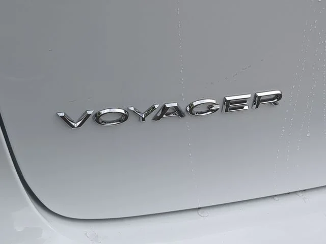New 2025 Bright White Clear-Coat Exterior Paint Chrysler LX image 22