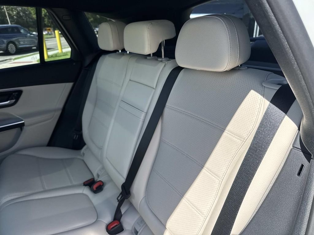 New 2027 Polar White Mercedes-Benz GLC 300 image 6