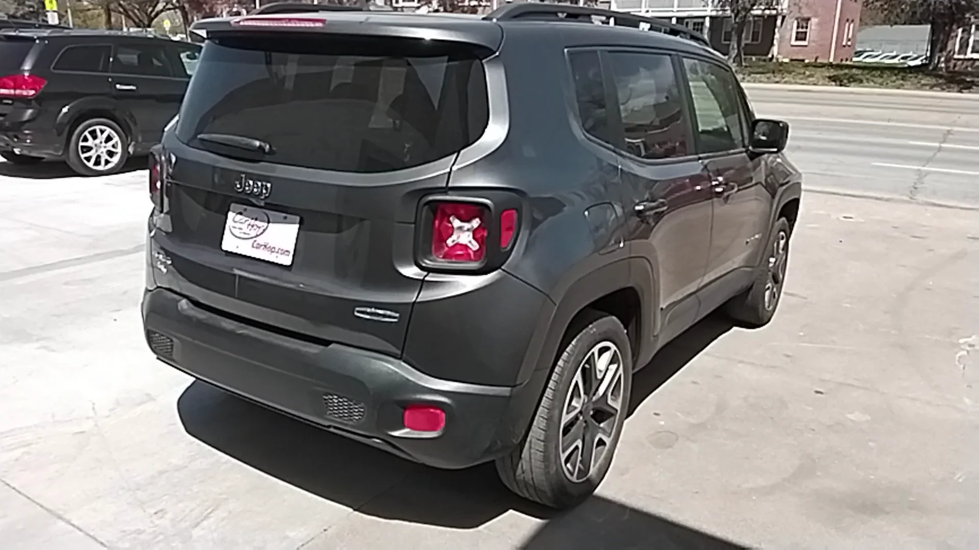 Used 2017 Gray Jeep LATITUDE image 5