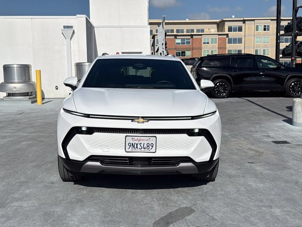Used 2024 Summit White Chevrolet 3LT image 2
