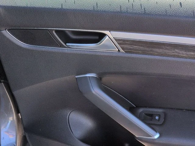 Used 2018 Gray Volkswagen 2.0T SE image 32