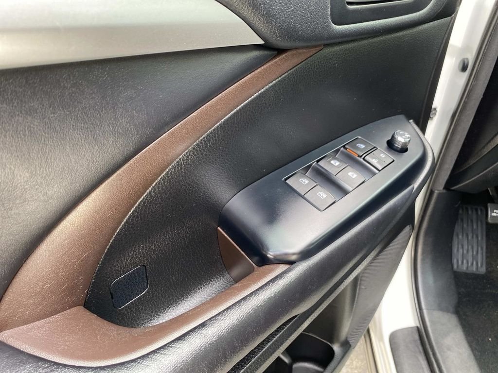 Used 2017 White Toyota XLE image 32
