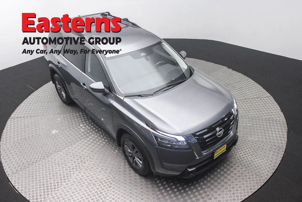 Used 2024 Gray Nissan SV image 3